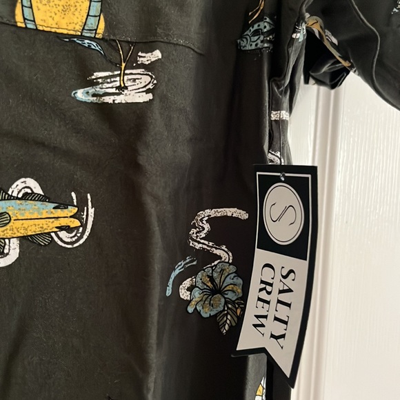 Salty Crew button down short sleeve shirt. - Picture 4 of 5